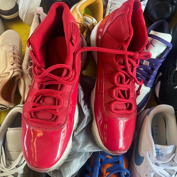 Jordan Athletic Shoes Red and White Nike Air Jordan Retro 11 patent leather - Picture 6 of 6